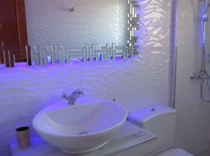 Golden Dreams & Perfect For ***** Апартаменты Адехе